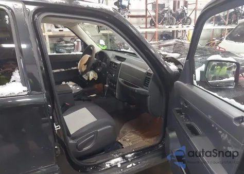 2010 Jeep Liberty Sport z USA, uszkodzony, nr VIN 1J4PN2GK1AW111264